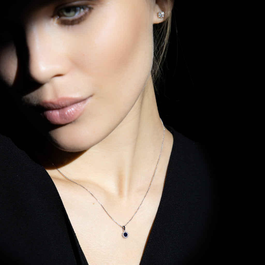 "Sapphire Daisy" Pendant - 375/1000 White Gold