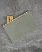 Pochette In Lino Verde Salvia Con Bordino Giallo 5602