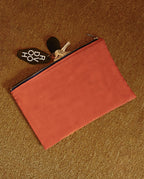 Pochette In Lino Terracotta Con Bordino Blu 5567
