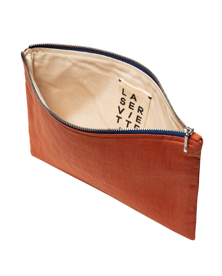 Pochette In Lino Terracotta Con Bordino Blu 5567