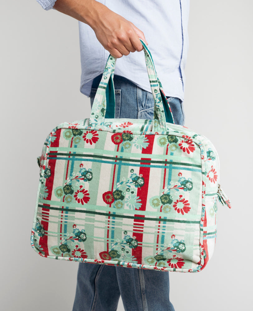 Velvet Weekend Bag – Dundee Sage