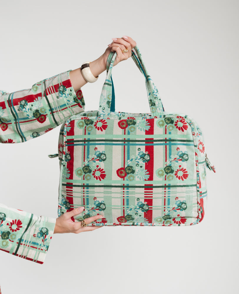 Velvet Weekend Bag – Dundee Sage