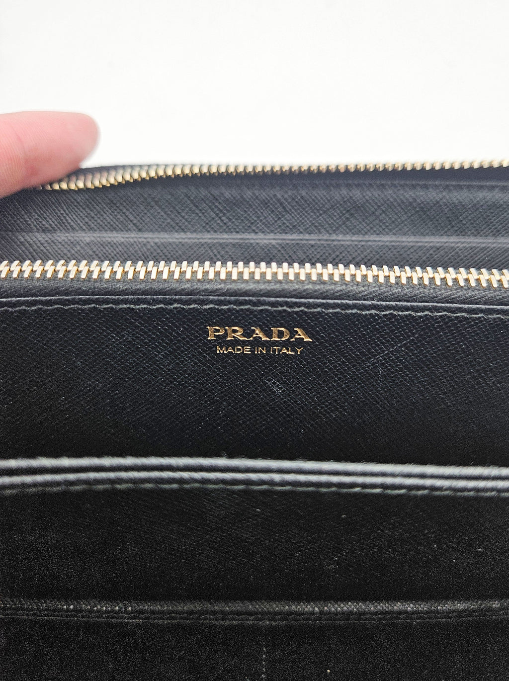 Cartera larga Prada de cuero Saffiano