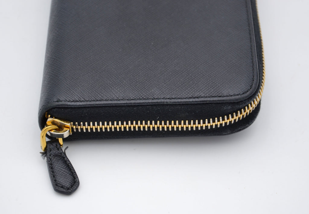 Cartera larga Prada de cuero Saffiano