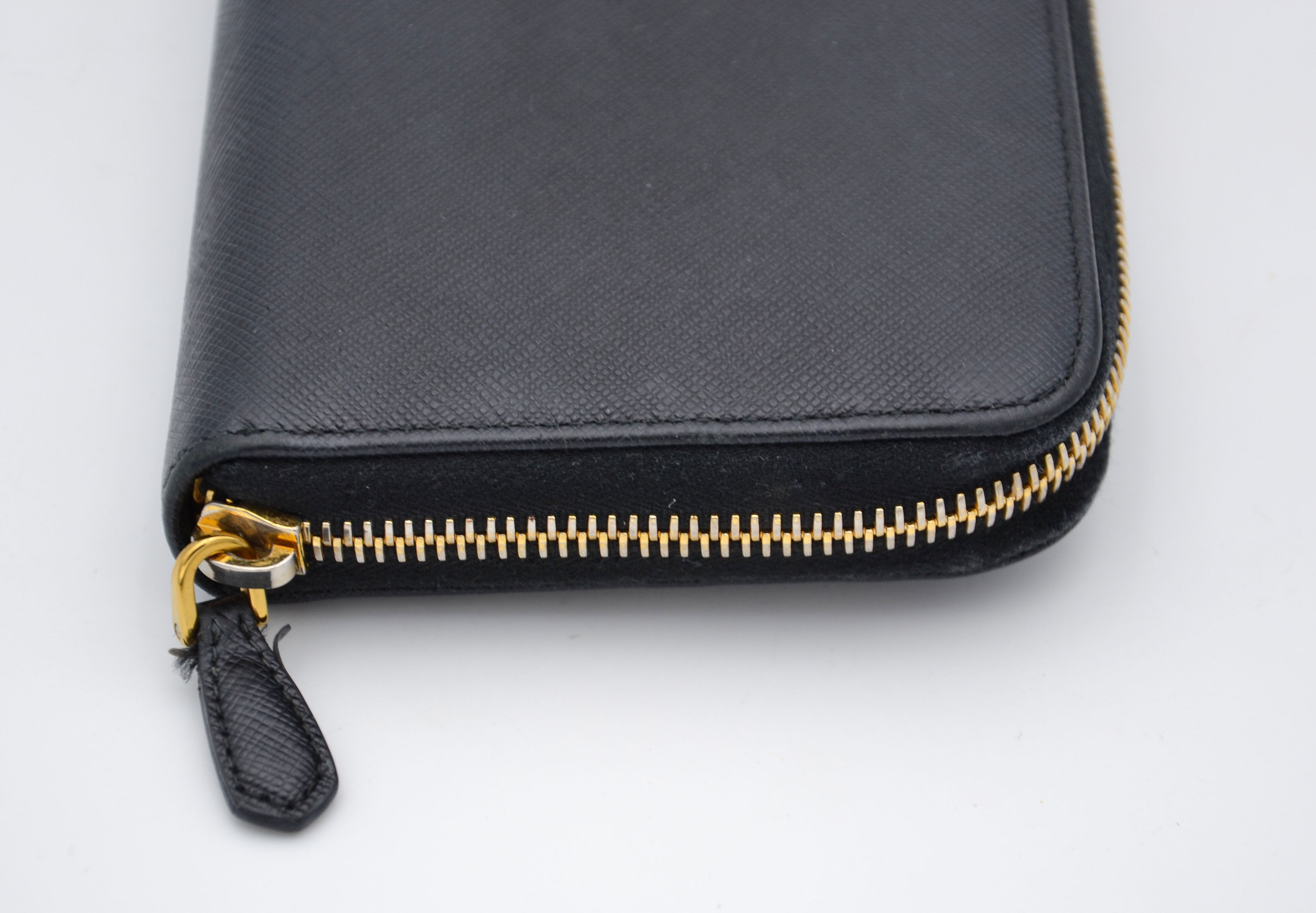 Cartera larga Prada de cuero Saffiano