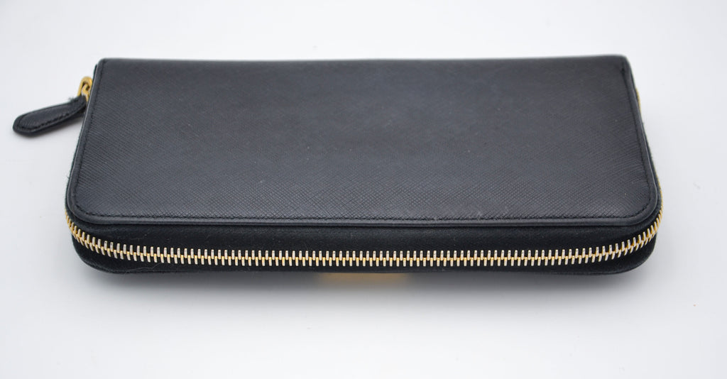 Cartera larga Prada de cuero Saffiano