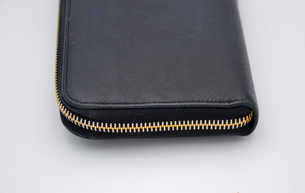 Cartera larga Prada de cuero Saffiano