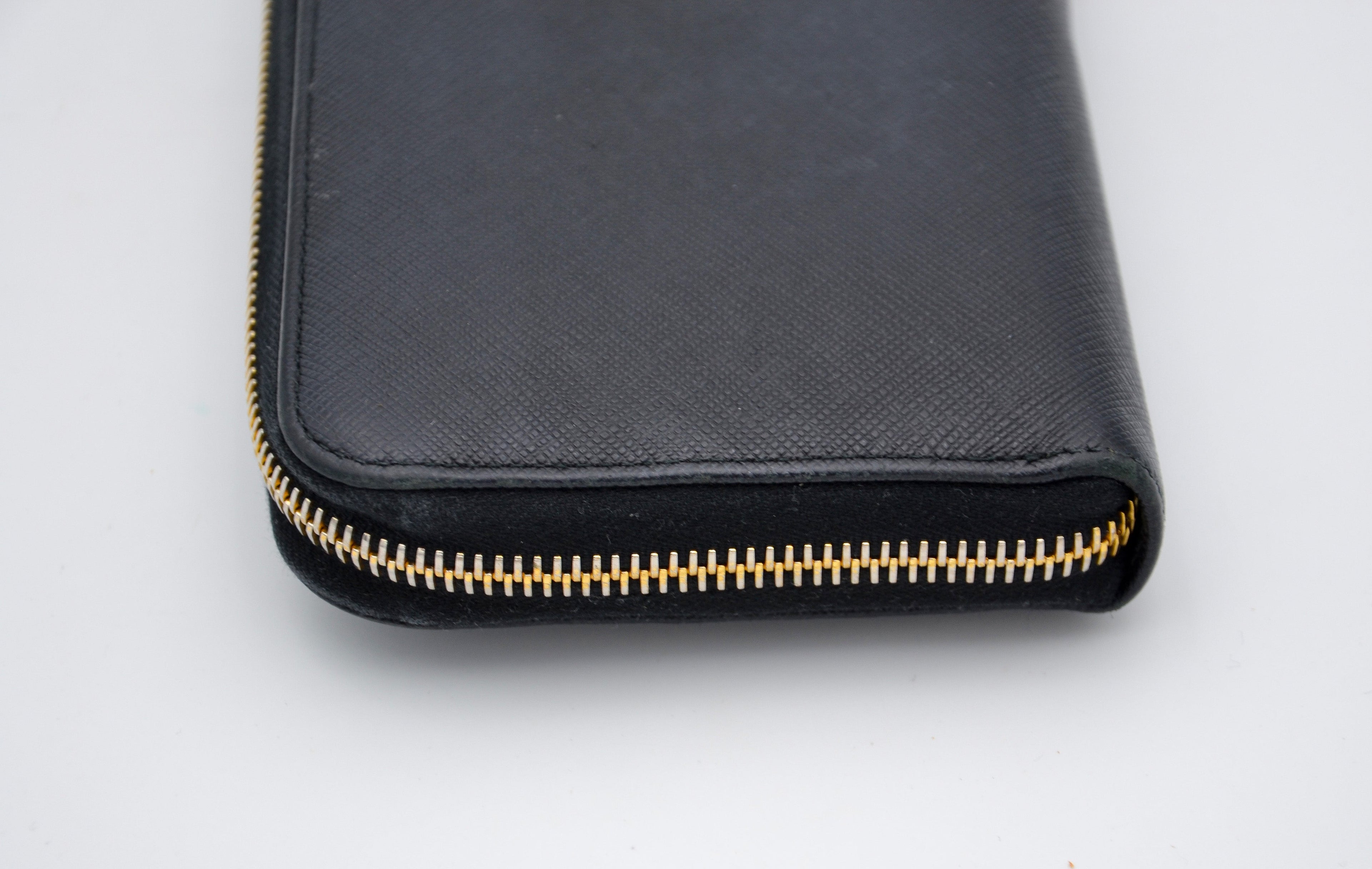 Cartera larga Prada de cuero Saffiano