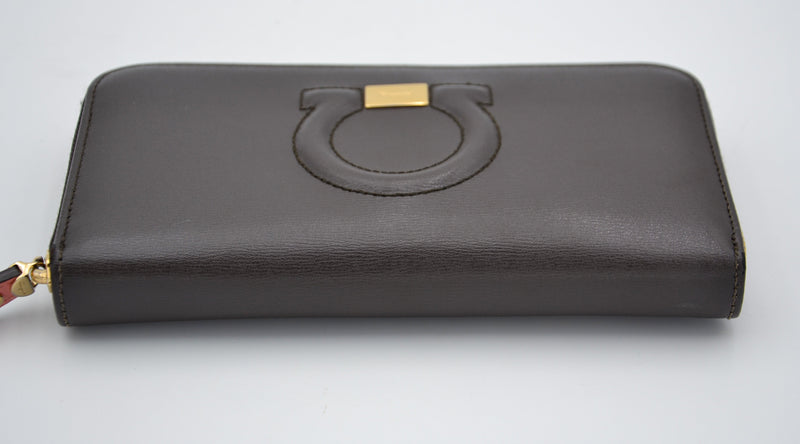 Cartera Salvatore Ferragamo Zippy de piel