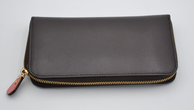 Cartera Salvatore Ferragamo Zippy de piel