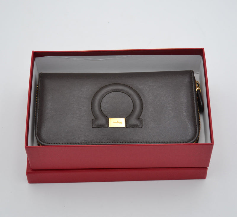 Cartera Salvatore Ferragamo Zippy de piel