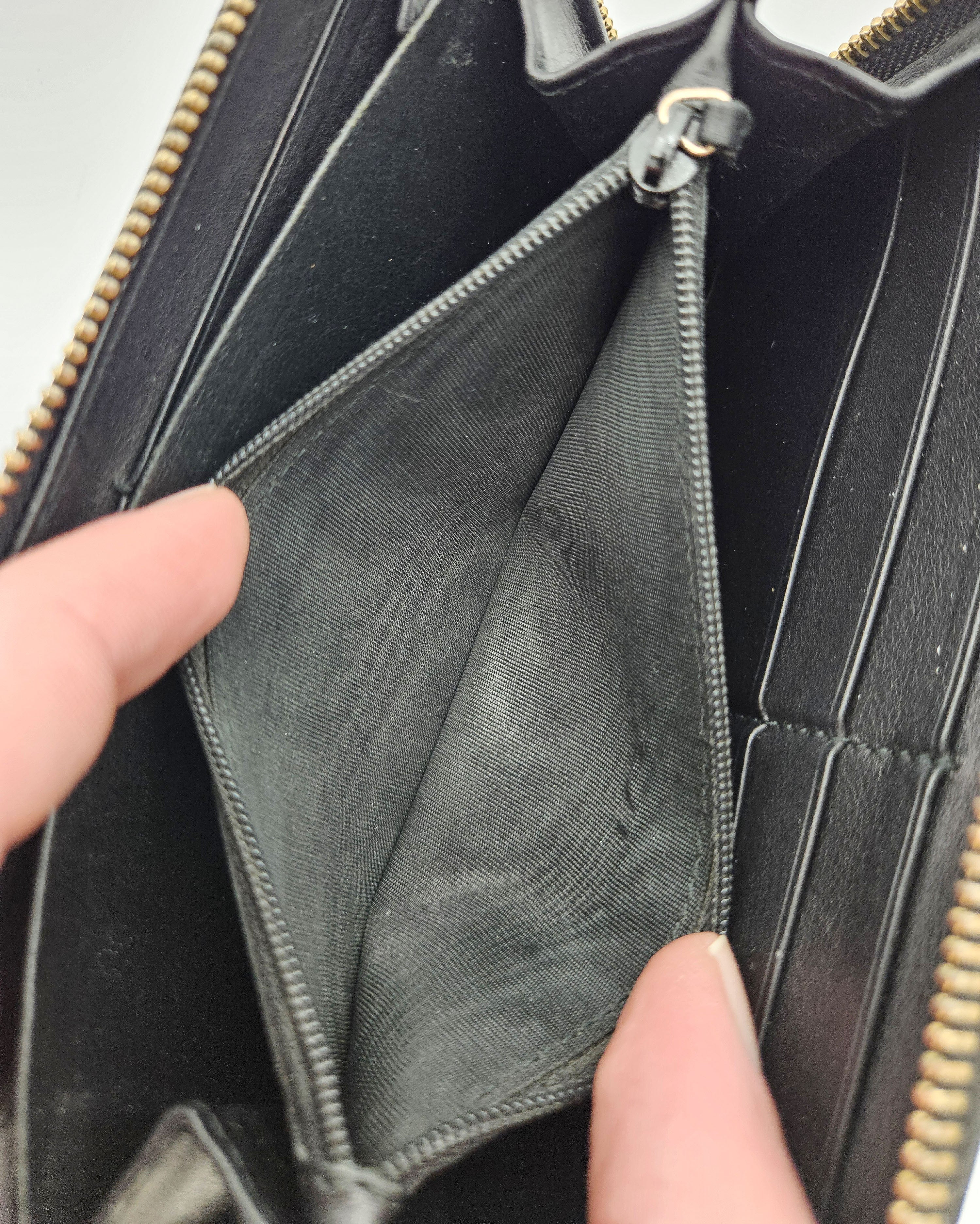 Gucci Zippy Long Wallet In Black Leather Guccissima