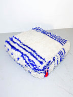 Pouf berbero marocchino écru con motivi blu Majorelle
