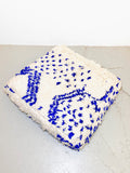 Pouf berbero marocchino écru con motivi blu Majorelle