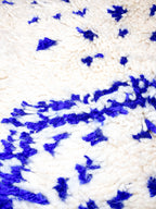 Pouf berbero marocchino écru con motivi blu Majorelle