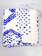 Pouf berbero marocchino écru con motivi blu Majorelle