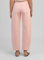 An'ge – Pantalon Prima Rose, vue de dos d'un mannequin portant un pantalon large rose