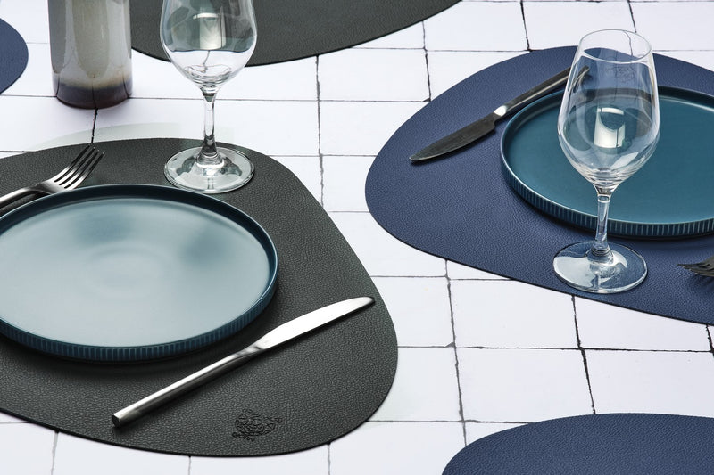 Set De Table Curve Réversible - 6 Pièces - Cuir Recyclé Bleu Nuit Et Gris Anthracite