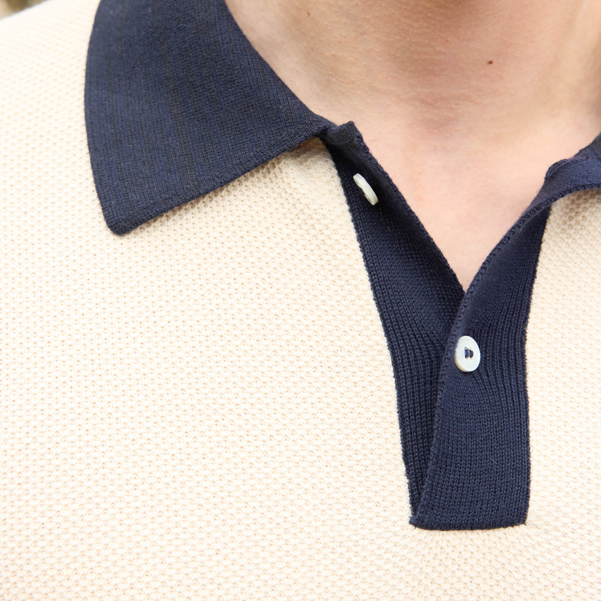 Polo En Maille Nid D'Abeille Écru Et Marine