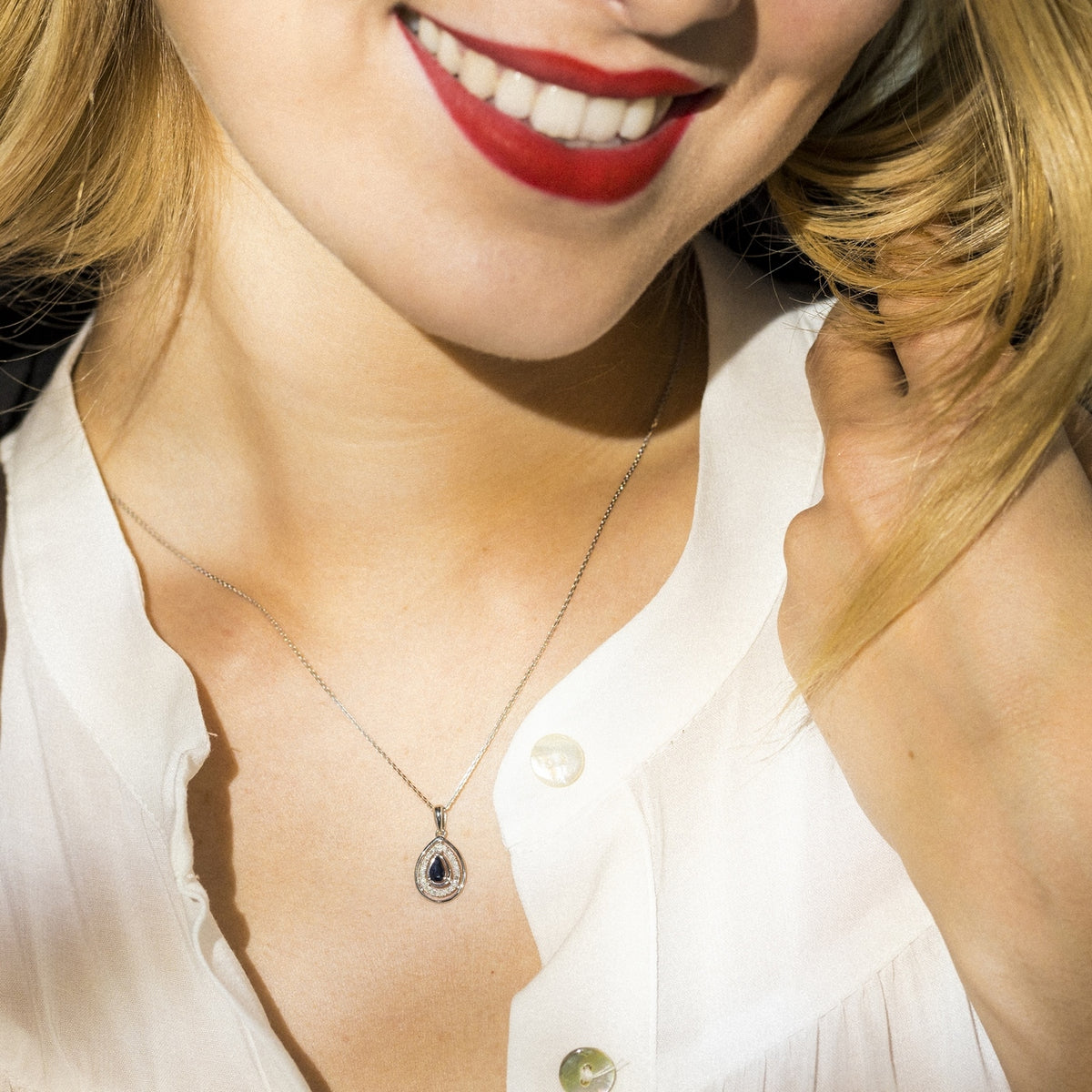 "Océane" Pendant, D0,09/26 & Sapphire 0,30/1 - 375/1000 White Gold