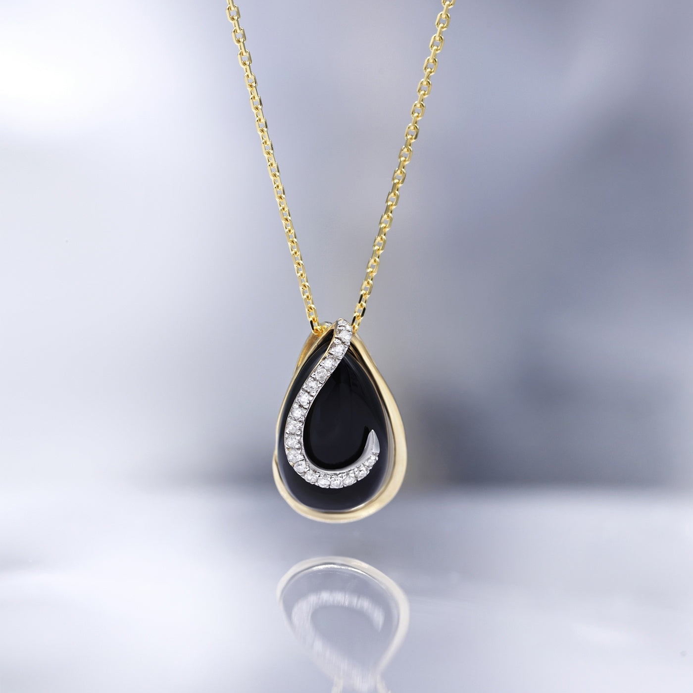 "Galapagos" Pendant D0.06/18 & Black Agate - 375/1000 Yellow Gold
