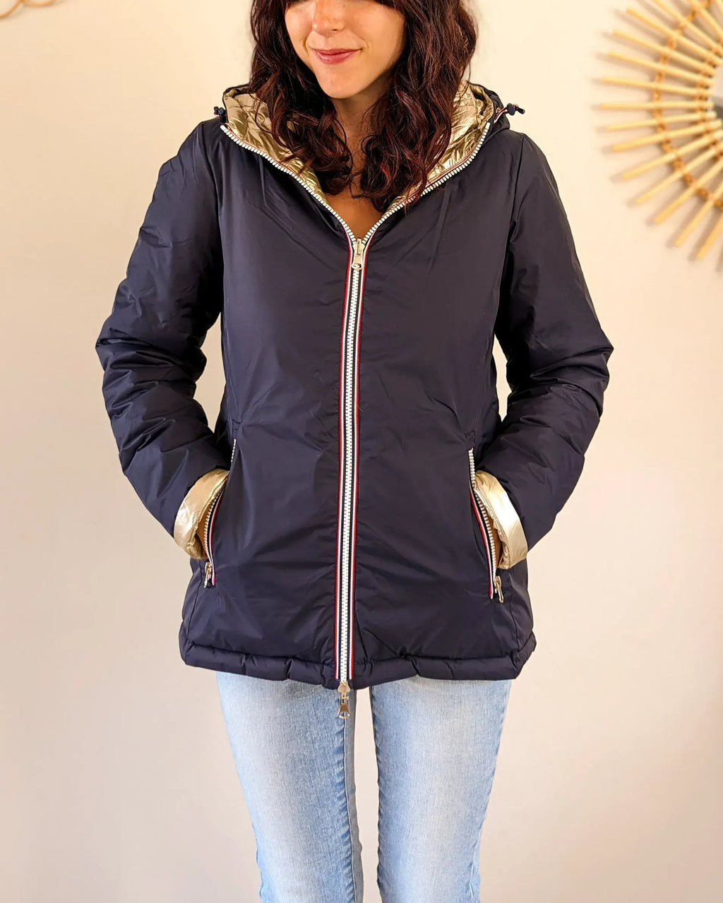 Kurze Daunenjacke Amélia – Marineblau/Gold