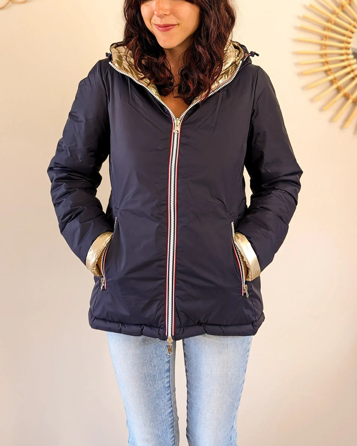 Kurze Daunenjacke Amélia – Marineblau/Gold