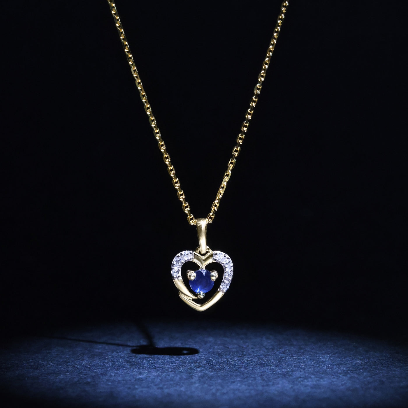 Colgante "Corazón" D0.02Ct/7 Y Zafiro 0.16Ct/1 - Oro amarillo 375/1000