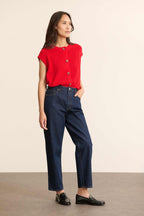 Jean BOY coloris brut, coupe ballon en denim 100 % coton avec poches à l'avant et au dos et fermeture zip et bouton.