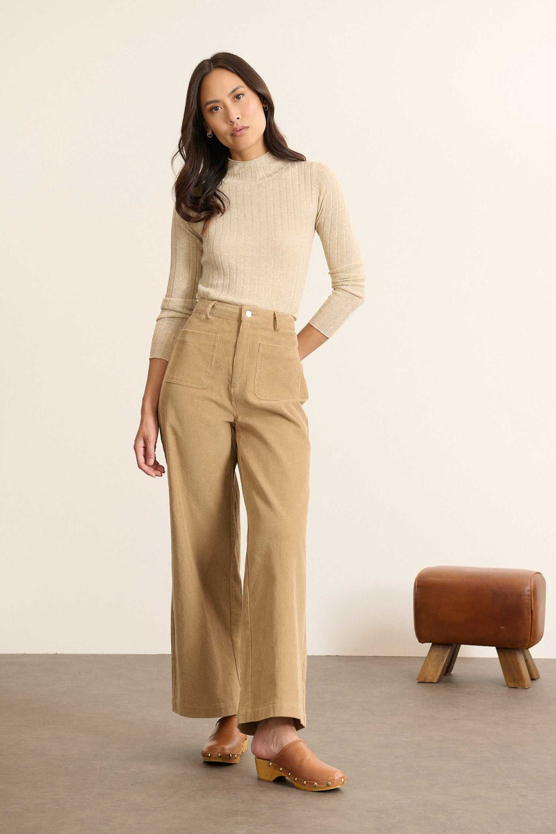 Garance Paris AH 25, pantalon pour femme en velours milleraie, coloris beige à la coupe droite grâce au tissu dense.