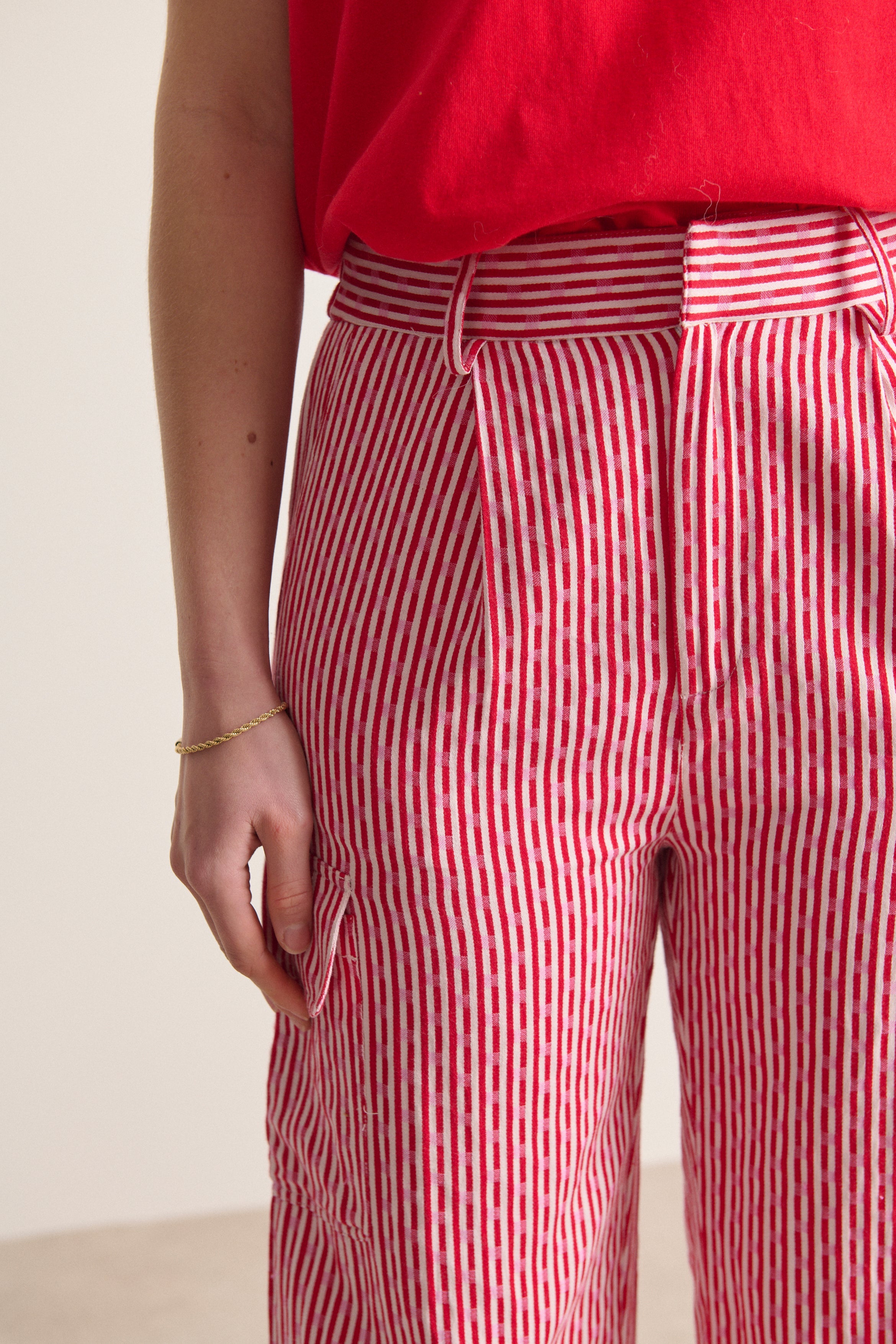 Pantalon printemps été tissu jacquard forme cargo avec multiples poches et taille élastiquée bas original 