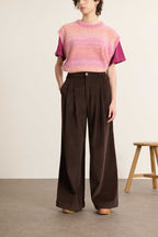 Garance Paris, pantalon pour femme à la coupe droite coloris marron, à pinces en velours 100 % coton. 