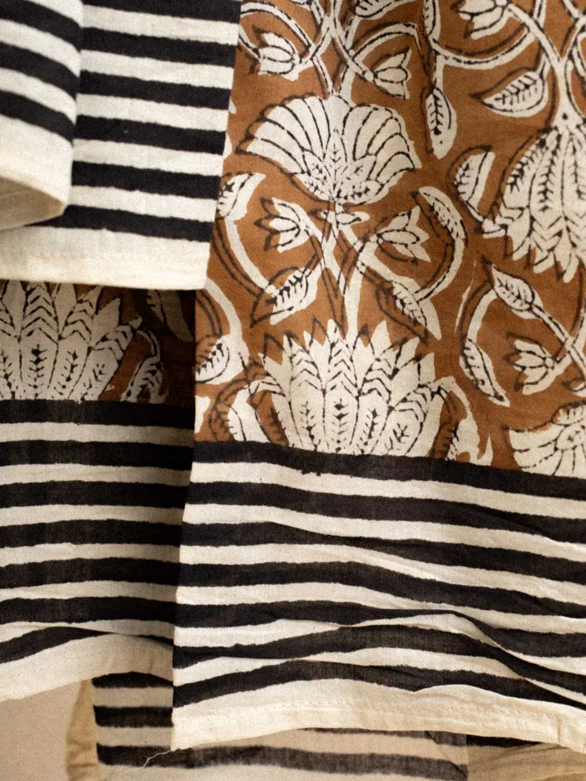 Lotus Café - Sarong - Scarf