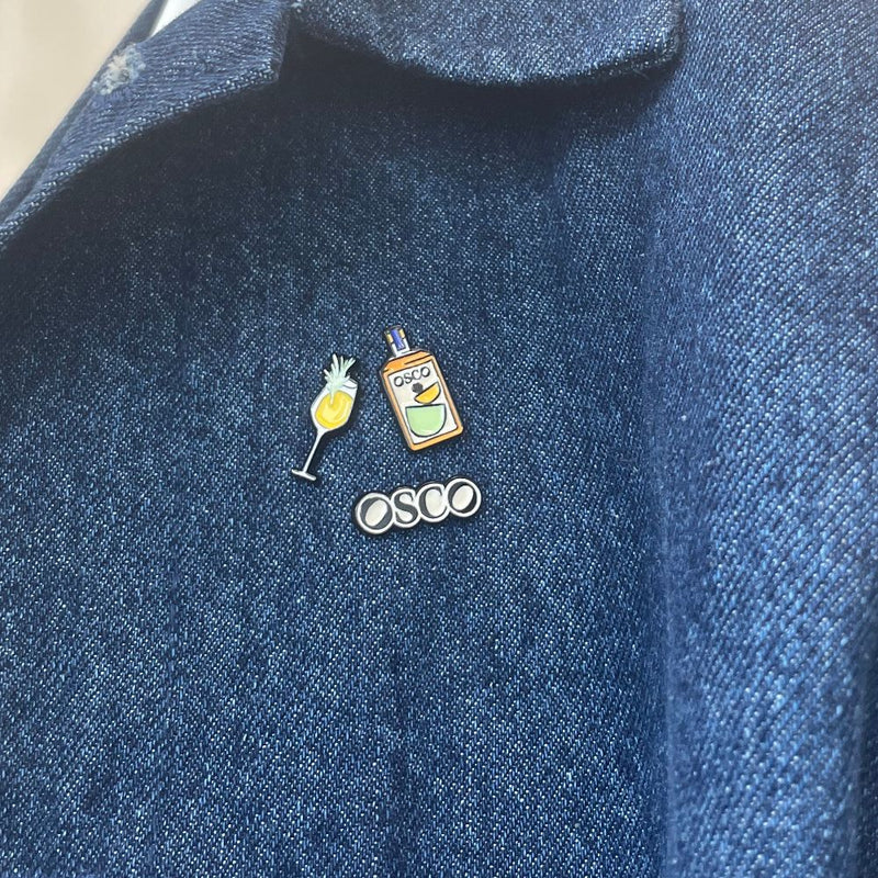 Le pack collection de 3 pins OSCO. La total look OSCO pour trinquer sans alcool et se faire plaisir, tout en étant stylé ;)