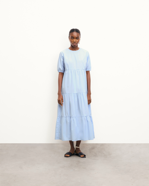 #label: Janelle mesure 1,77m et porte une taille S