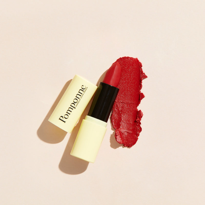 Lápiz labial hidratante natural Pomponne en color couture rouge