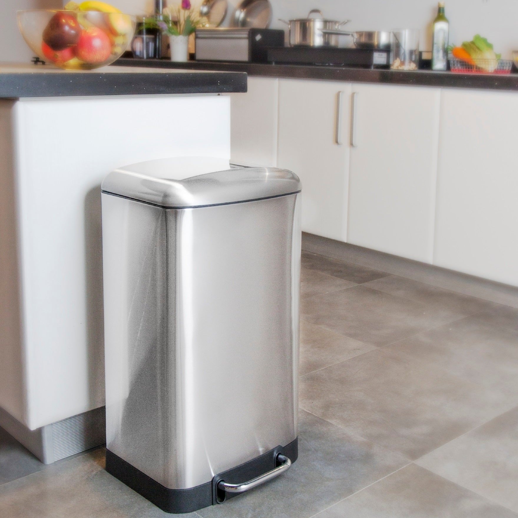 GREENWICH Design 40L pedal kitchen trash can in stainless steel with curved lid bucket