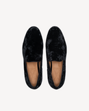 Zapatilla de terciopelo negro aplastado