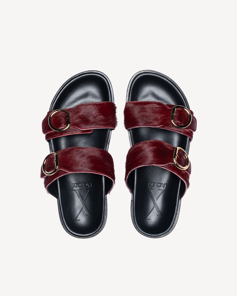 Sandalia burdeos con doble hebilla