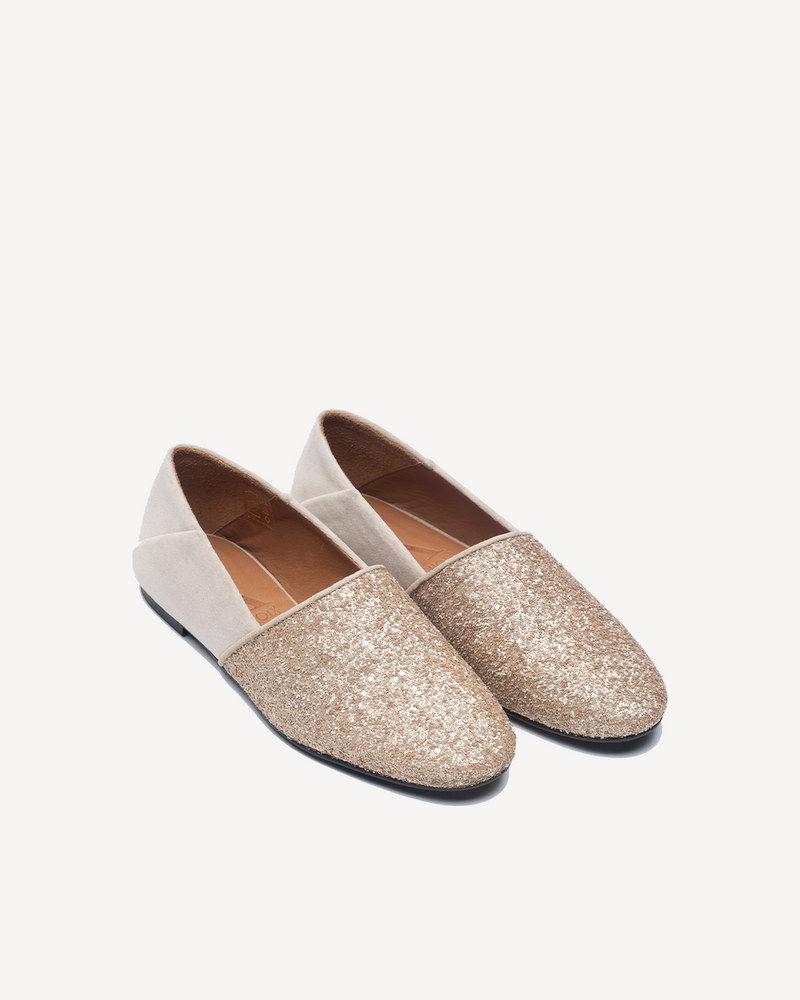 Terciopelo sin cordones y purpurina.