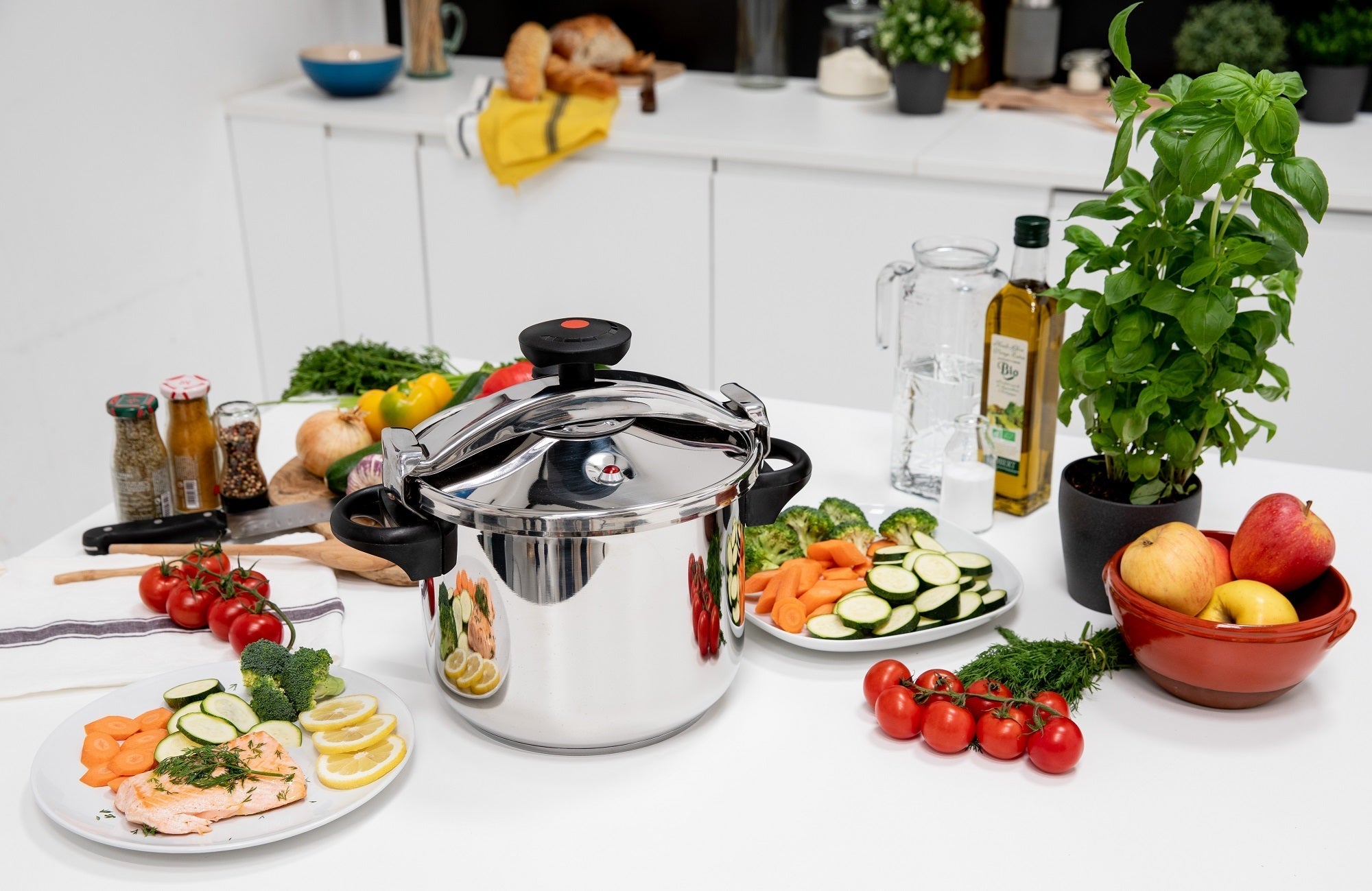 CLASSIQUE 10L Ø24cm clamp-style pressure cooker in stainless steel with steamer basket - REDDECO.com