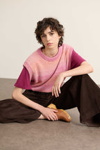 Pull sans manches rose en dégradé, collection Garance Paris automne hiver 2025, col rond et maille chaude en alpaga et laine.