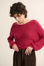 Décolleté profond dans le dos en forme de V, finition bordée par un biais en maille ton sur ton pour une tenue parfaite.