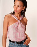 Top fluido con cuello torcido Raíz Rosa