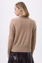 Oversize Rullekravestrik Med Snoet Mønster Reza - Cremebeige - Dame