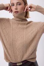 Oversize Rullekravestrik Med Snoet Mønster Reza - Cremebeige - Dame