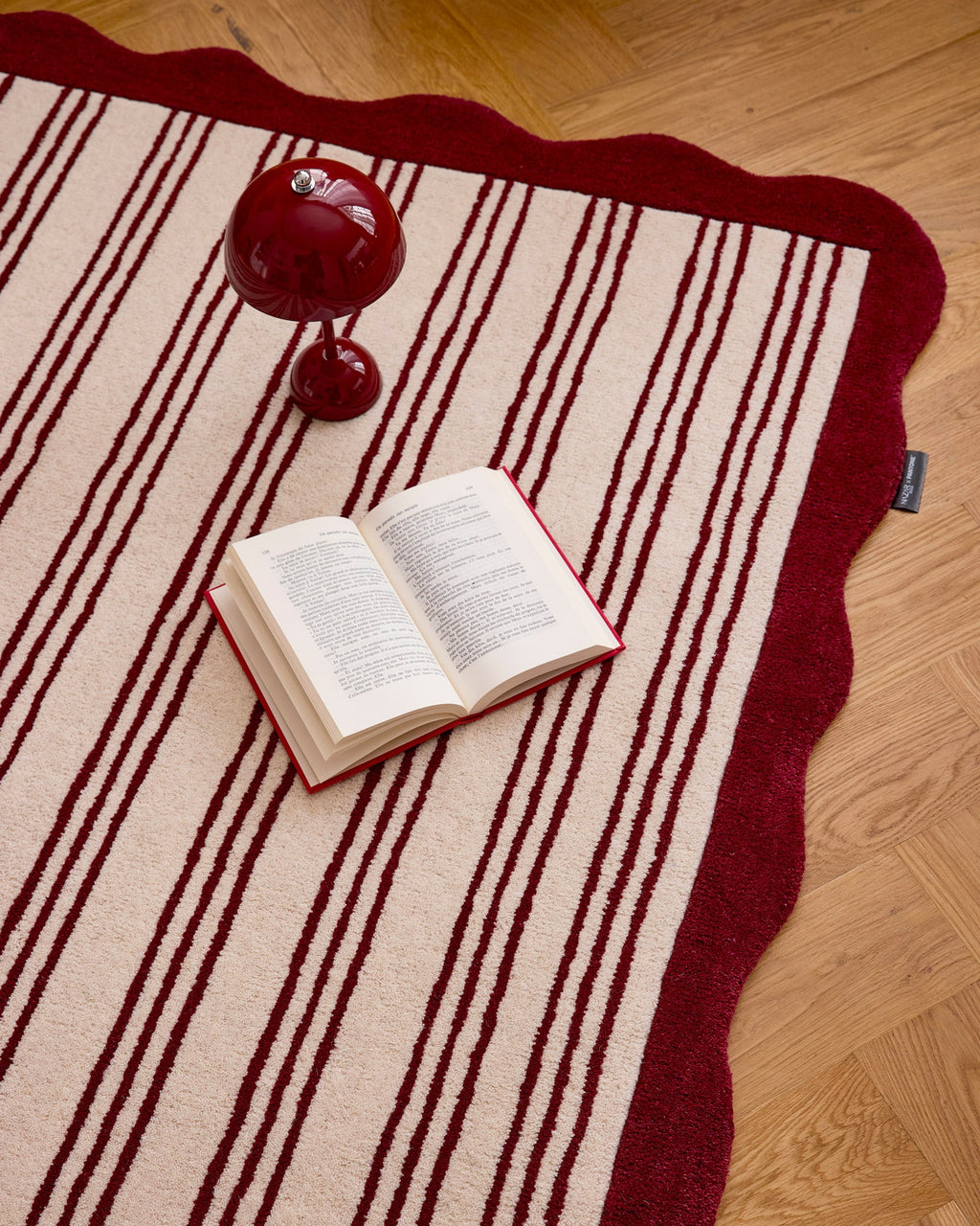 Rouge d'orage – Alfombra de lana a rayas - burdeos Rouge d'orage