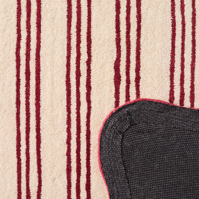 Rouge d'orage – Alfombra de lana a rayas - burdeos Rouge d'orage
