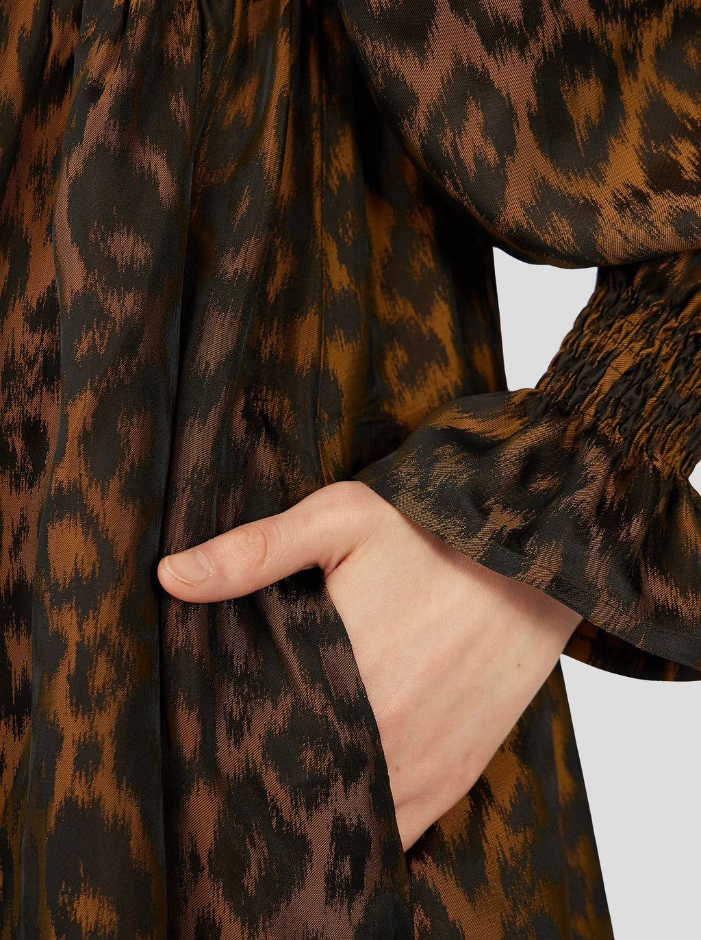 Robe Oma En Léopard Bronze