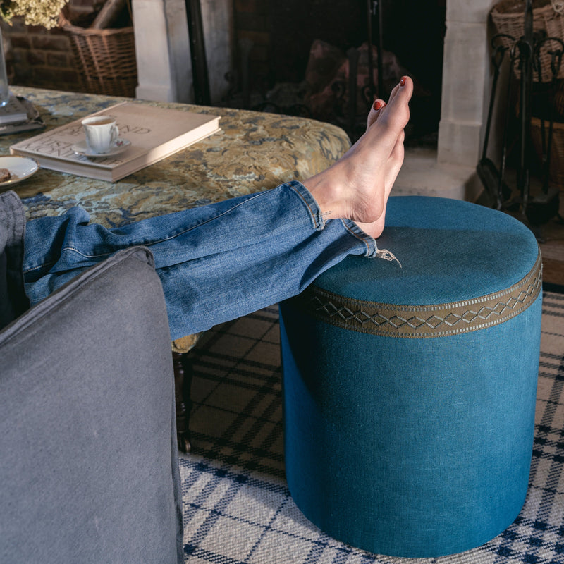 Taburete con asiento Star - Lino azul pavo real - Mayfair Piping